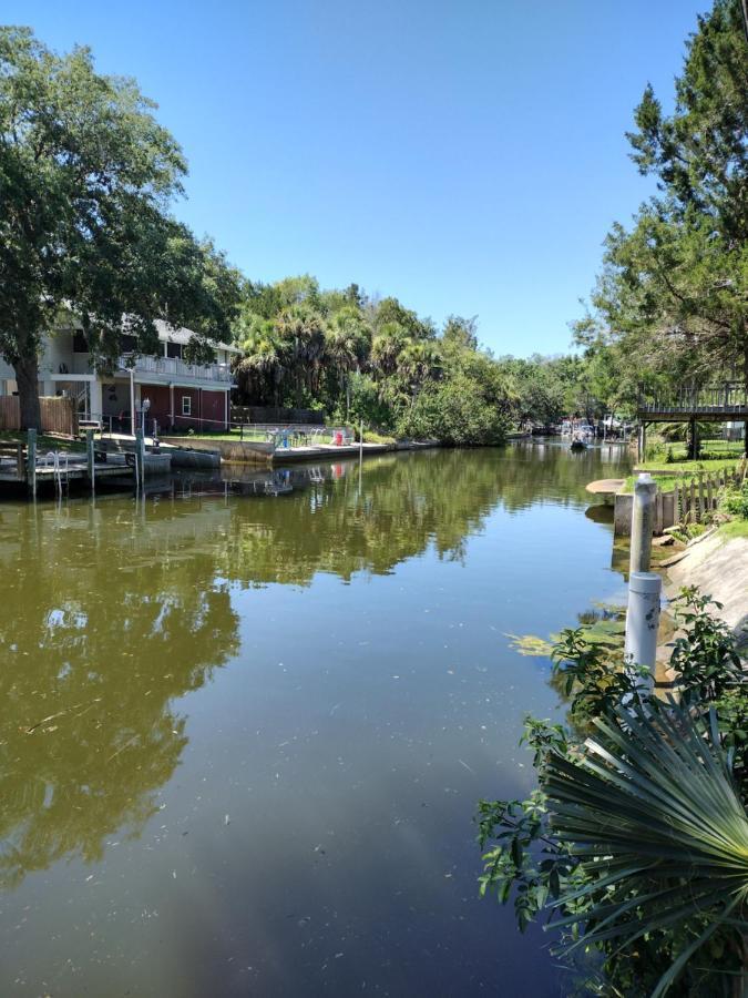 Cozy Vintage Waterfront Home With Fireplace And Kayaks Spring Hill Eksteriør billede